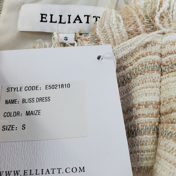 Revolve Elliatt Bliss Cold Shoulder Fit & Flare Dress Textured NEW - Picture 7 of 8